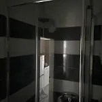 Das Zimmer Ist In Einer Sehr Zentralen Lage!